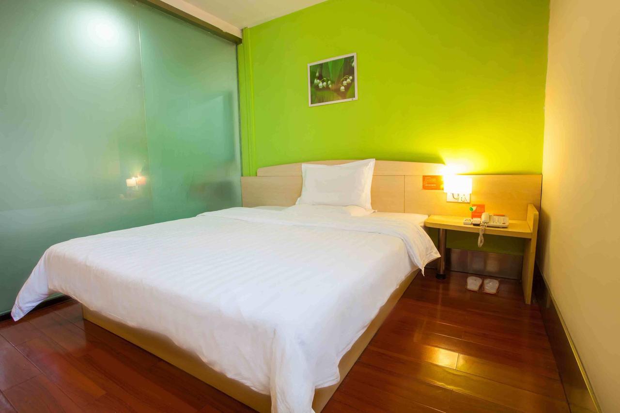 7 Days Inn Yangjiang Xinyue International Studio Oda fotoğraf